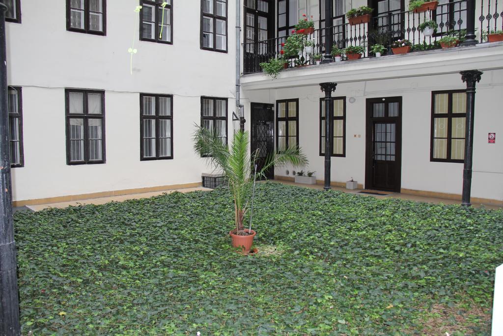Queen Zita 130 M2 Near Chain Bridge Apartamento *