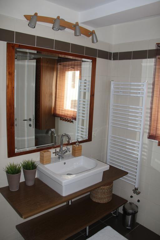 Queen Zita 130 M2 Near Chain Bridge Apartman *